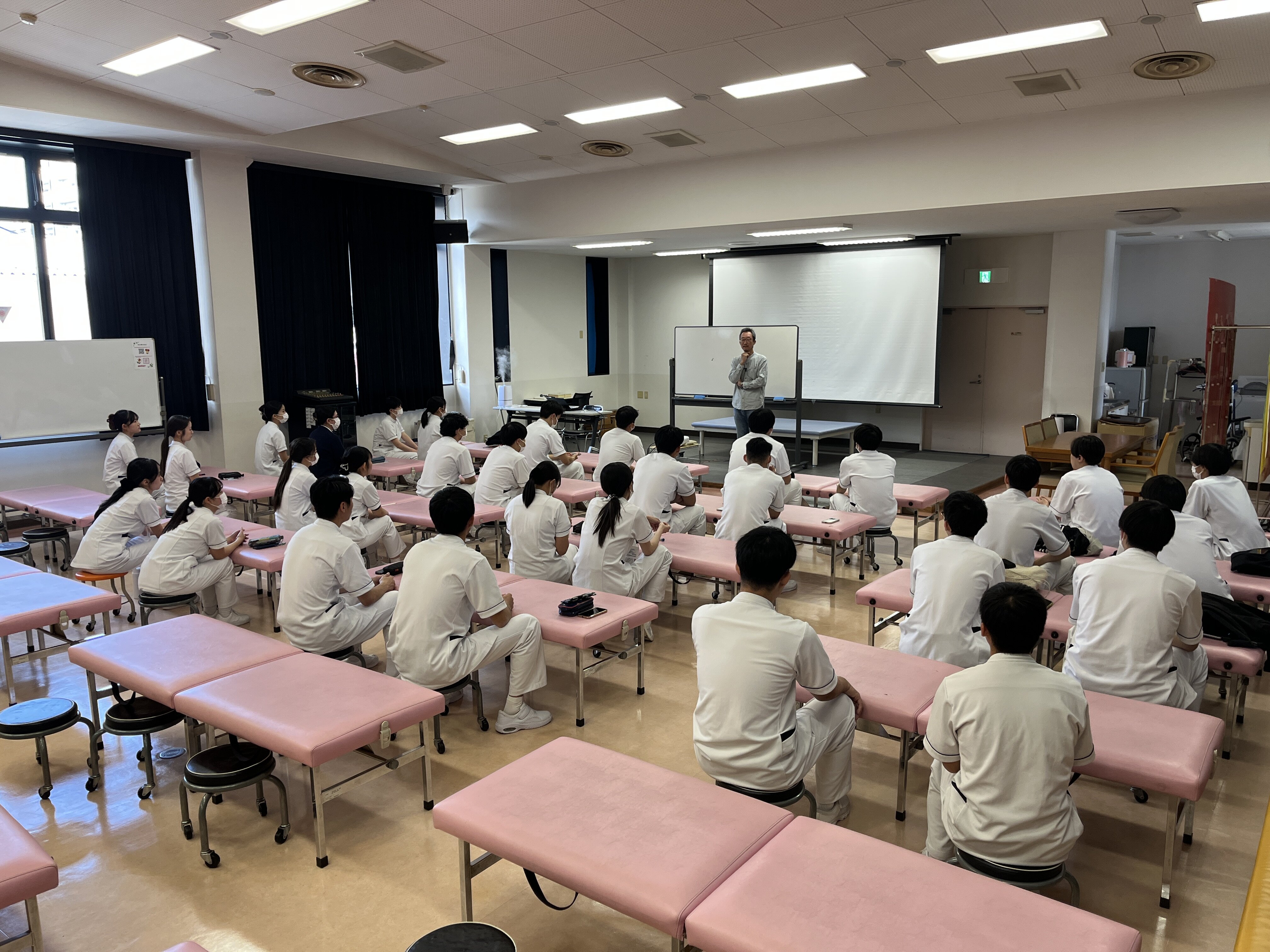 理学療法学科３年生　特別講義（小児の理学療法　―ボイタ法―）