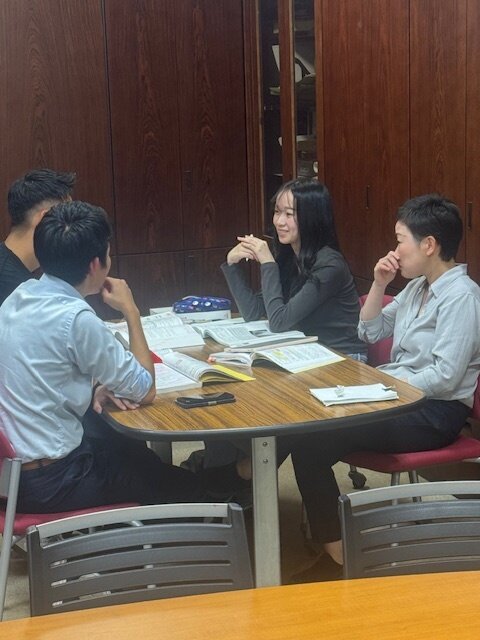 11月のある土曜日の職員室の風景