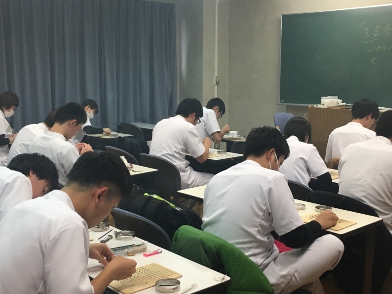 10分間板上施灸。黙々とやるのがコツ。みんな成長しました!